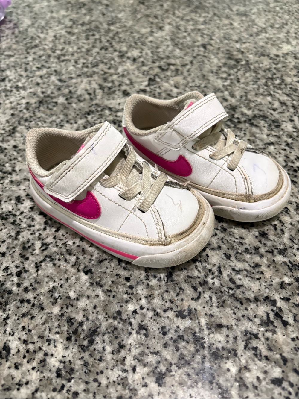 Nike Kids White and Pink Velcro Low-Top Sneakers